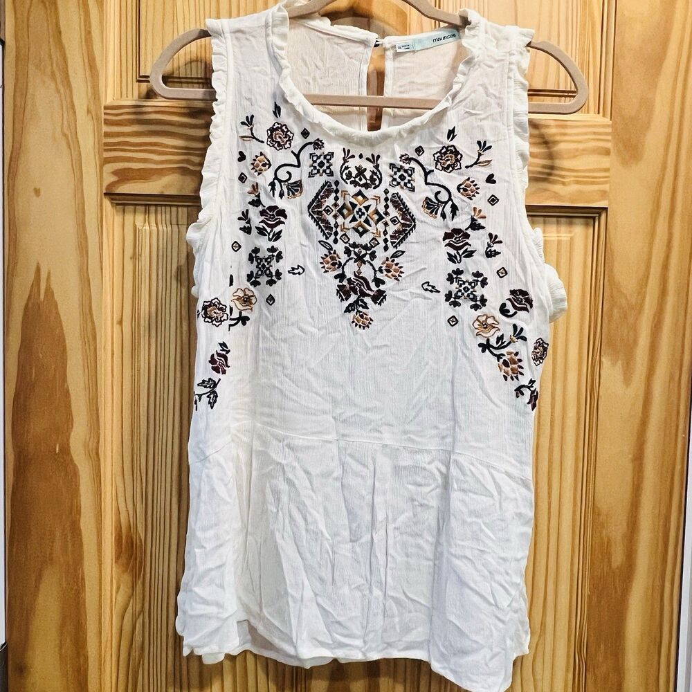 Maurices Women's White Embroidered Blouse Tank Top Bohemian Floral Ruffle Neck